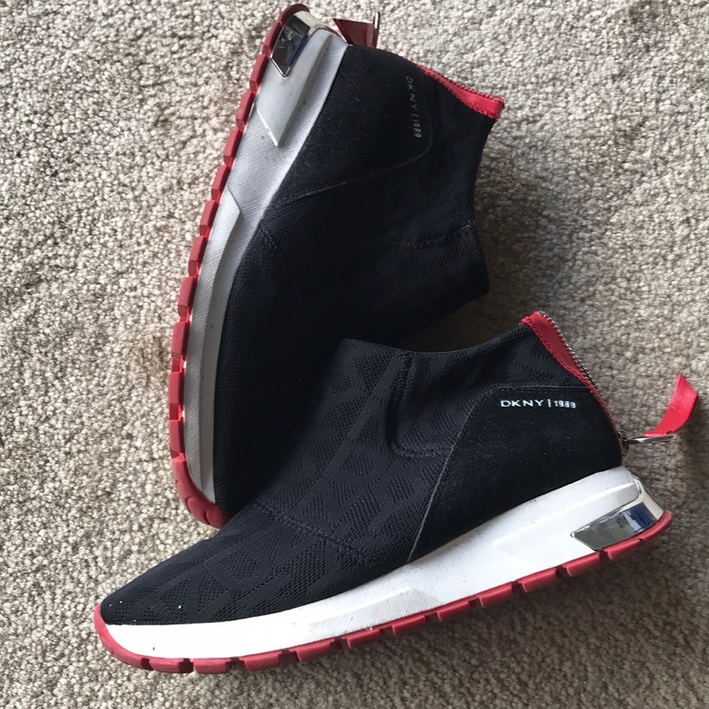 DKNY sneakers size 9